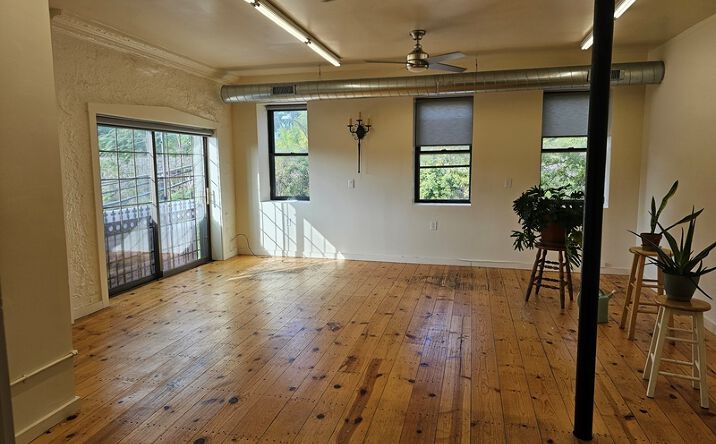 Pictures of Office property located at 6415 N Ravenswood Avenue 209, Chicago, IL 60626 for lease - image #1