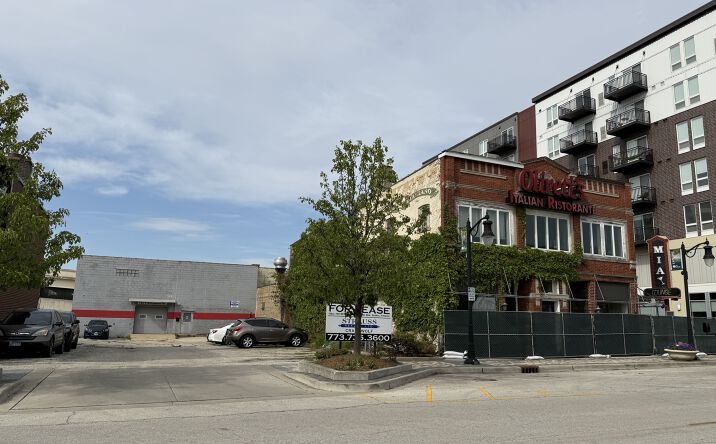 Pictures of Retail property located at 1577 Ellinwood Avenue, Des Plaines, IL 60016 for lease - image #1