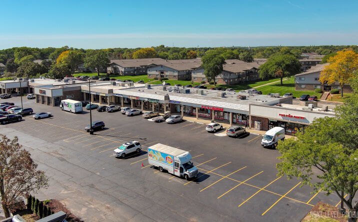 Pictures of Retail property located at 10S648 S Kingery Highway, Willowbrook, IL 60527 for lease - image #1