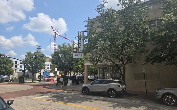 Pictures of Retail property located at 401 Main St, Evansville, IN 47708 for lease - image #1