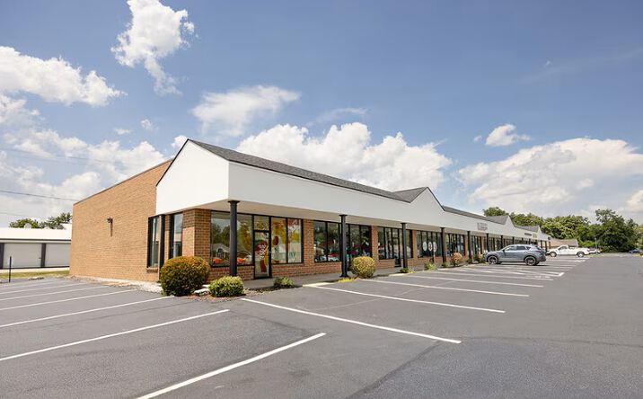 Pictures of Retail, Office, Restaurant property located at 715 Lakepointe Centre Dr, O'Fallon, IL 62269 for lease - image #1