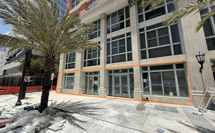 Pictures of Retail property located at 101 E Flagler St, Miami, FL 33131 for lease - image #1