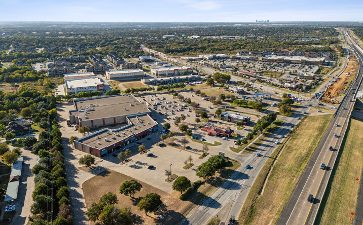 Pictures of Retail, Restaurant property located at 6220 U.S. 287 Frontage Rd, Arlington, TX 76017 for lease - image #1
