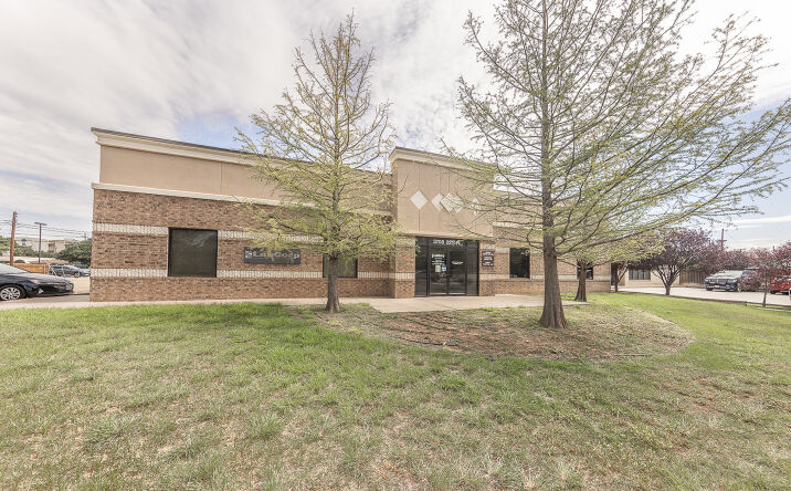 Pictures of Office property located at 3708 22nd Pl, Lubbock, TX 79410 for lease - image #1