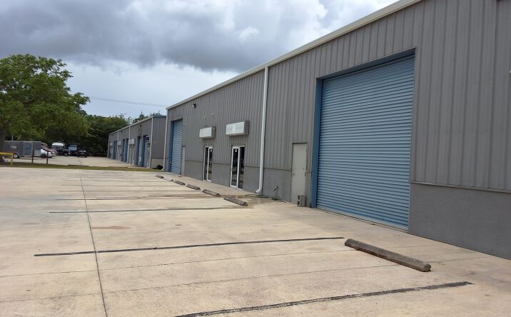 Pictures of Industrial property located at 805 33rd Ct SW, Vero Beach, FL 32968 for lease - image #1