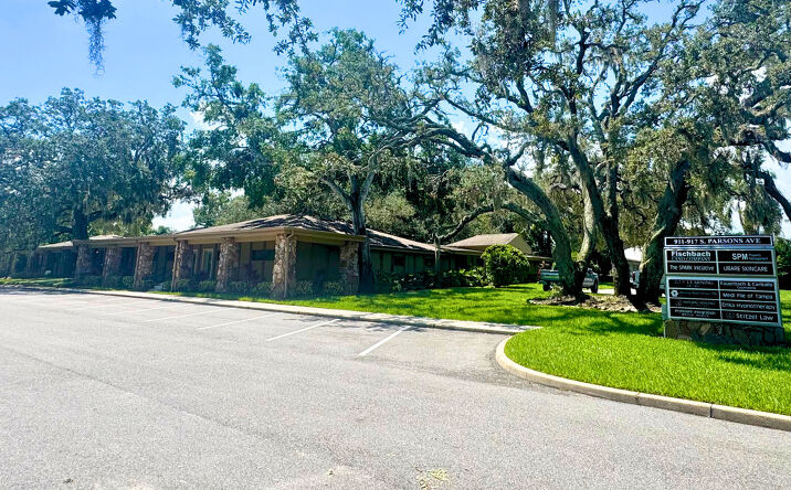 Pictures of Office property located at 911 S Parsons Ave, Brandon, FL 33511 for lease - image #1
