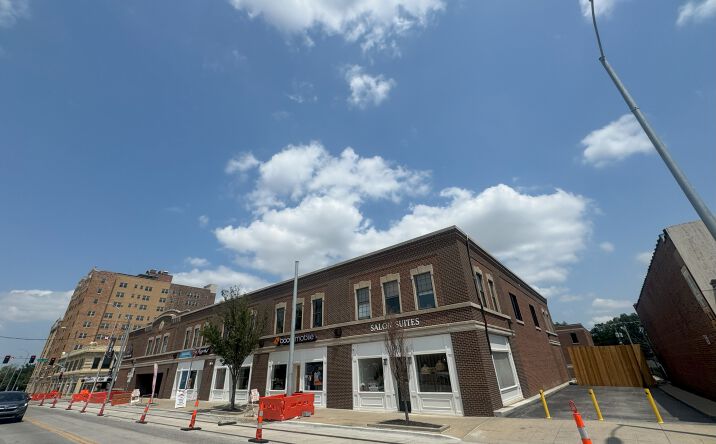 Pictures of Retail, Office, Restaurant property located at 3901 Main St, KCMO, MO 64111 for lease - image #1