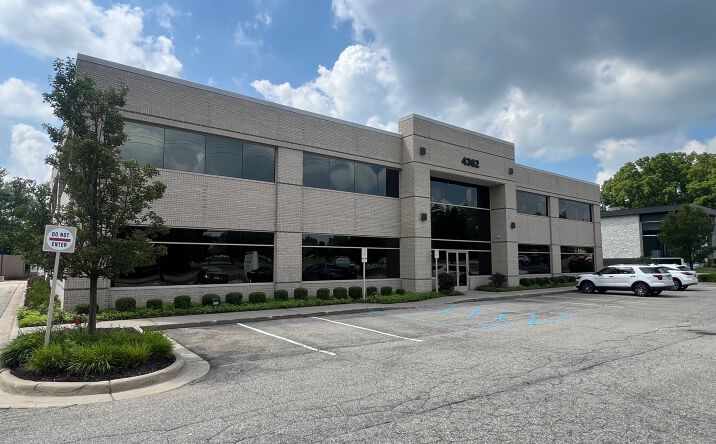Pictures of Office property located at 4362 Cascade Rd SE, Grand Rapids, MI 49546 for lease - image #1