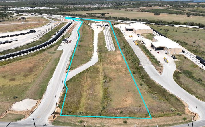 Pictures of Land property located at 16492 Old Corpus Christi Rd, Elmendorf, TX 78112 for lease - image #1