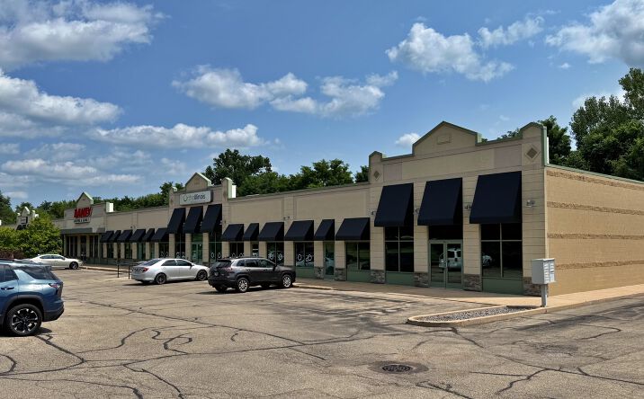 Pictures of Retail, Office property located at 330 E Main St, Rockton, IL 61072 for lease - image #1