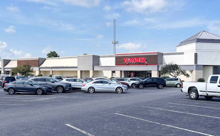Pictures of Retail property located at 10850 Lincoln Trail, Fairview Heights, IL 62208 for lease - image #1