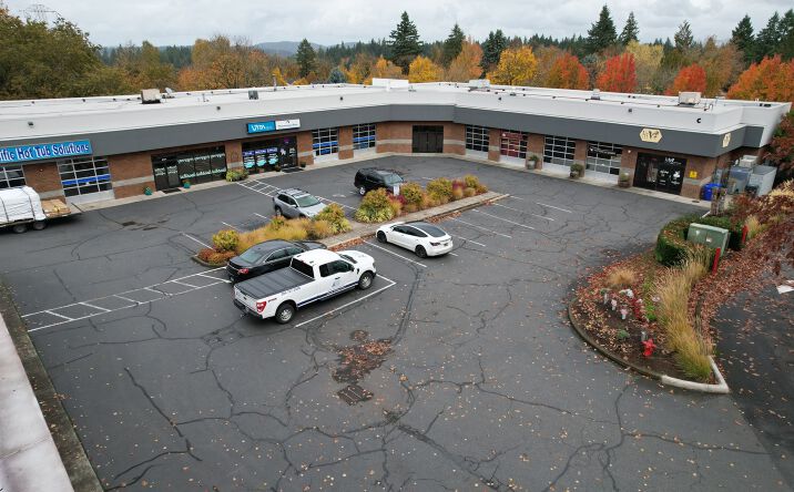 Pictures of Retail, Industrial property located at 13851 Beavercreek Rd, Oregon City, OR 97045 for lease - image #1