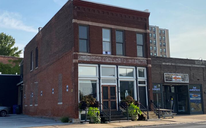 Pictures of Retail, Industrial, Office property located at 526 W 2ND Street, Davenport, IA 52801 for lease - image #1