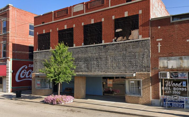 Pictures of Retail, Office property located at 215 E Dewey Ave, Sapulpa, OK 74066 for lease - image #1