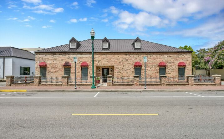 Pictures of Office property located at 307 N San Jacinto St, Conroe, TX 77301 for lease - image #1