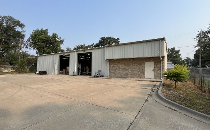 Pictures of Industrial property located at 910-922 S. 10th St, Kansas City, KS 66105 for lease - image #1