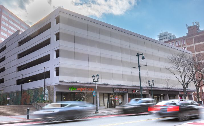 Pictures of Retail property located at 618 Market St, Philadelphia, PA 19106 for lease - image #1