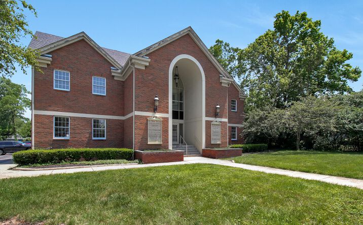 Pictures of Office property located at 870 High St, Worthington, OH 43085 for lease - image #1