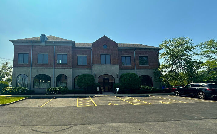 Pictures of Office property located at 440 Milwaukee Ave, Lincolnshire, IL 60069 for lease - image #1