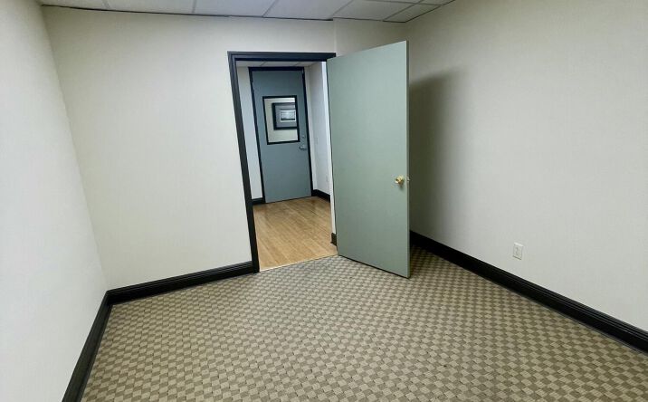 Pictures of Office property located at 2605 Thomas Drive #110, Panama City, FL 32408 for lease - image #1