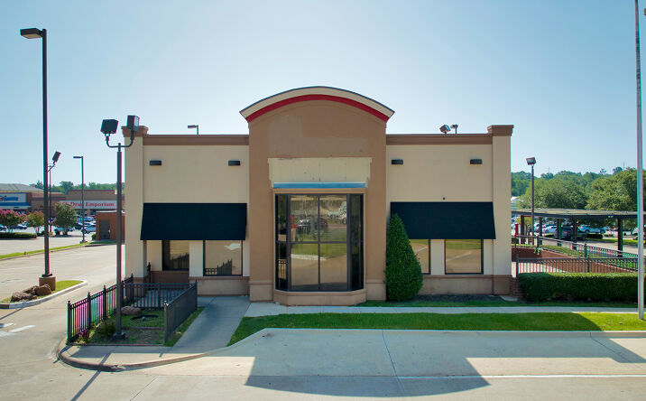 Pictures of Retail property located at 5716 S Broadway Ave, Tyler, TX 75703 for lease - image #1