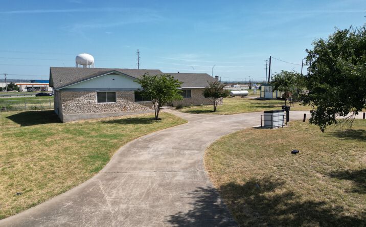 Pictures of Industrial property located at 30 Roundville Ln, Round Rock, TX 78664 for lease - image #1