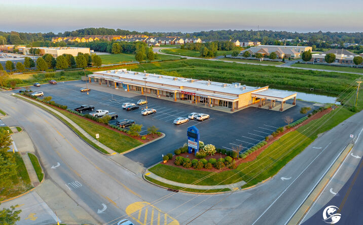 Pictures of Retail, Office, Restaurant property located at 3332 Villa Point, Owensboro, KY 42303 for lease - image #1