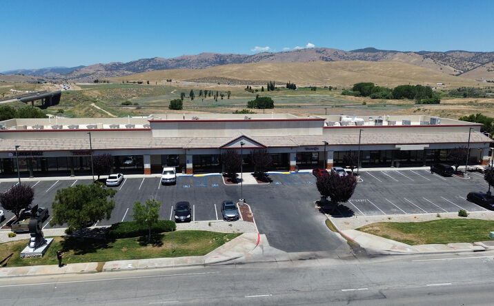 Pictures of Retail, Office, Restaurant property located at 1001 W Tehachapi Blvd, Tehachapi, CA 93561 for lease - image #1