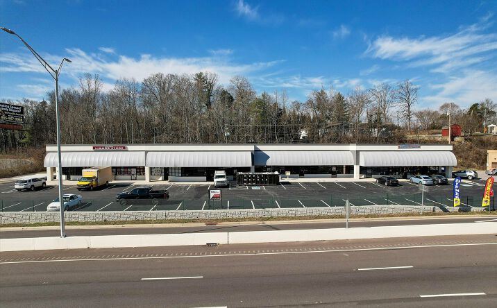 Pictures of Retail property located at 3125-3169 Lakemoor View Rd, Knoxville, TN 37920 for lease - image #1