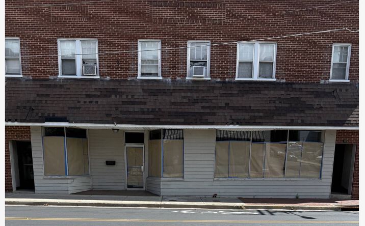 Pictures of Retail, Office, Restaurant property located at 128 N Wayne Ave, Waynesboro, VA 22980 for lease - image #1