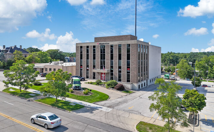 Pictures of Office property located at 2141 Grand Ave, Des Moines, IA 50312 for lease - image #1