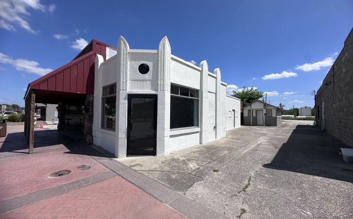 Pictures of Retail, Office property located at 417 E Emma Ave, Springdale, AR 72764 for lease - image #1