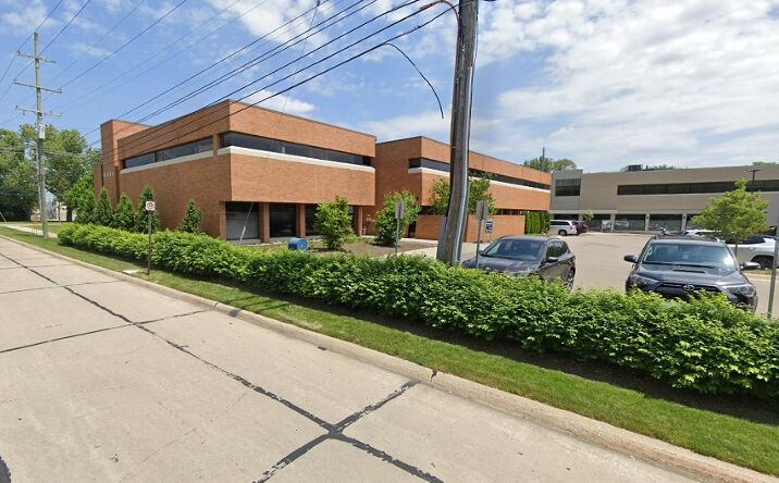 Pictures of Office property located at 23133 Orchard Lake Rd, Farmington, MI 48336 for lease - image #1