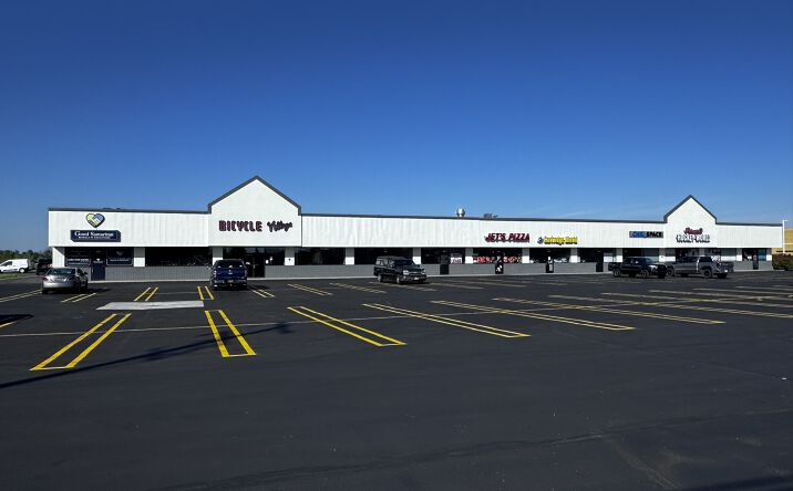 Pictures of Retail, Office, Special Purpose property located at 5675 Bay Rd, Saginaw, MI 48604 for lease - image #1