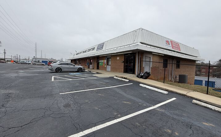 Pictures of Restaurant, Retail property located at 635 Industrial Blvd, Gainesville, GA 30501 for lease - image #1