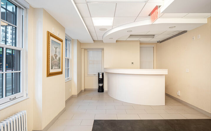 Pictures of Office property located at 901 Lexington Ave, New York, NY 10065 for lease - image #1