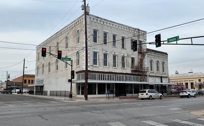 Pictures of Retail, Office, Restaurant property located at 201 E Chambers St, Cleburne, TX 76031 for lease - image #1