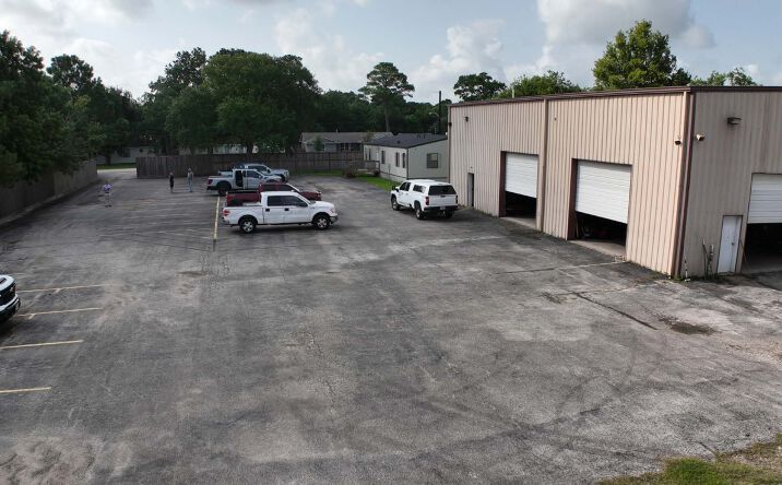 Pictures of Office, Industrial property located at 304 Meadow Ln, Kemah, TX 77565 for lease - image #1