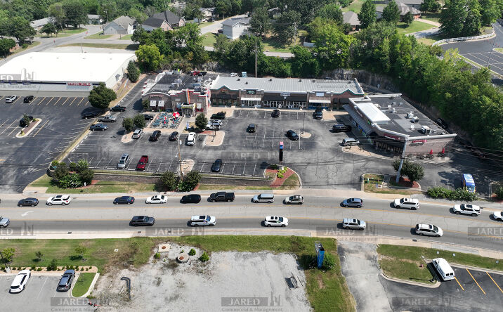 Pictures of Retail property located at 1615 W 76 Country Blvd, Branson, MO 65616 for lease - image #1