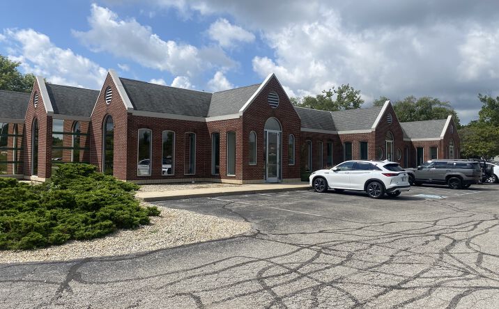 Pictures of Retail, Office, Restaurant property located at 1455 W Oak St, Zionsville, IN 46077 for lease - image #1