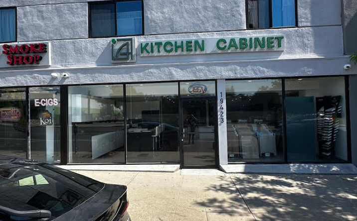 Pictures of Retail, Office property located at 19423 Ventura Blvd, Los Angeles, CA 91356 for lease - image #1