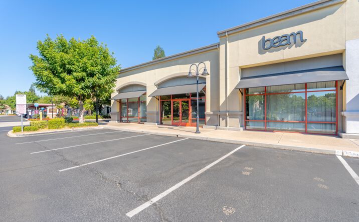 Pictures of Retail, Office, Special Purpose property located at 7077 N West Ave, Fresno, CA 93711 for lease - image #1