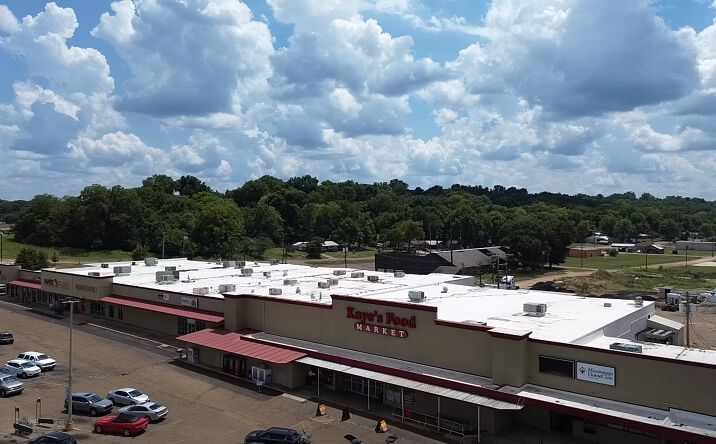Pictures of Retail property located at 730 E Fifteenth St, Yazoo City, MS 39194 for lease - image #1