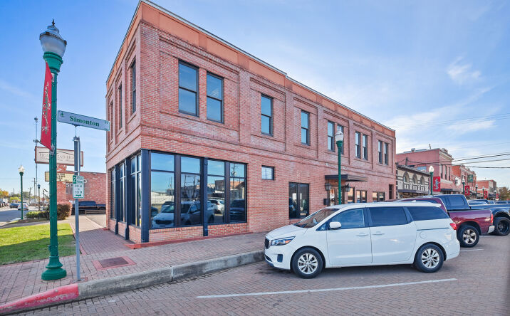 Pictures of Office property located at 101 Simonton St, Conroe, TX 77301 for lease - image #1
