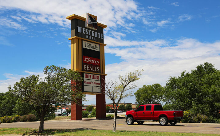 Pictures of Retail property located at 7701 W Interstate Hwy 40, Amarillo, TX 79121 for lease - image #1