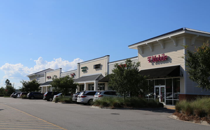 Pictures of Retail property located at 277 Sea Island Pkwy, Beaufort, SC 29907 for lease - image #1