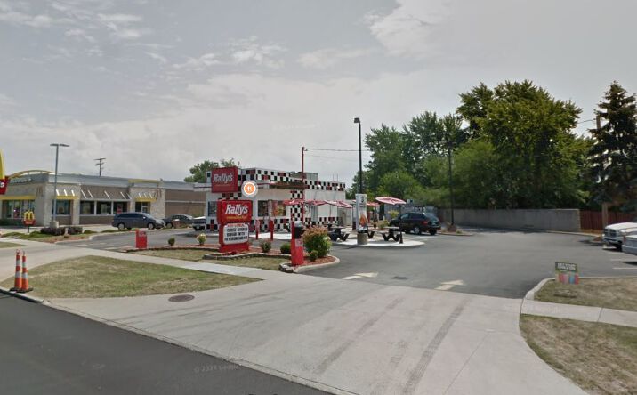 Pictures of Retail, Restaurant property located at 14911 Snow Rd, Parma, OH 44130 for lease - image #1