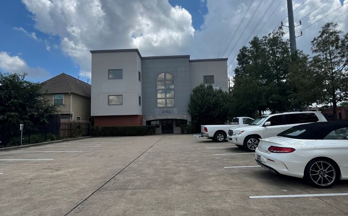 Pictures of Office property located at 1302 N Shepherd Dr, Houston, TX 77008 for lease - image #1