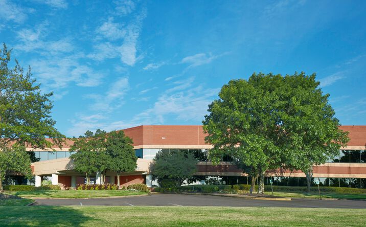Pictures of Office property located at 401 Southcrest Cir, Southaven, MS 38671 for lease - image #1
