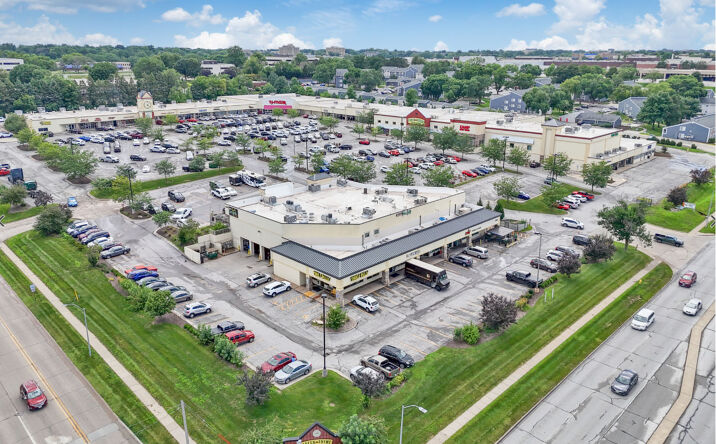 Pictures of Retail property located at 2800 University Ave, West Des Moines, IA 50266 for lease - image #1